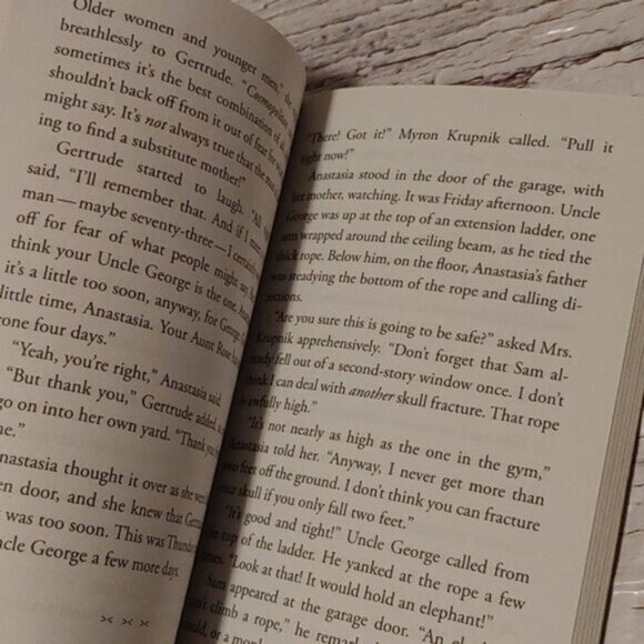 3/$13 Anastasia has the Answers by Lois Lowry 1986 - Picture 2 of 5